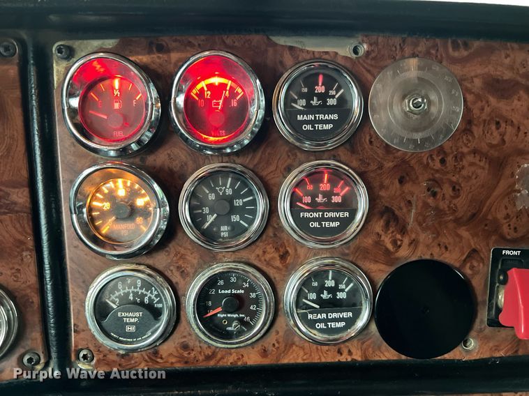 image for item DQ2255 2004 Peterbilt 379  semi truck