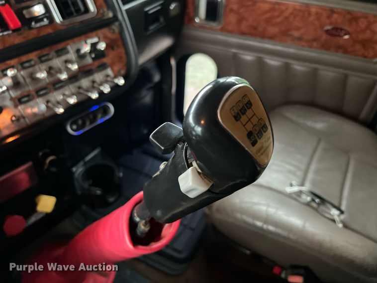 image for item DQ2255 2004 Peterbilt 379  semi truck