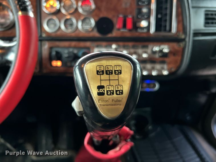 image for item DQ2255 2004 Peterbilt 379  semi truck