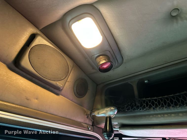 image for item DQ2255 2004 Peterbilt 379  semi truck