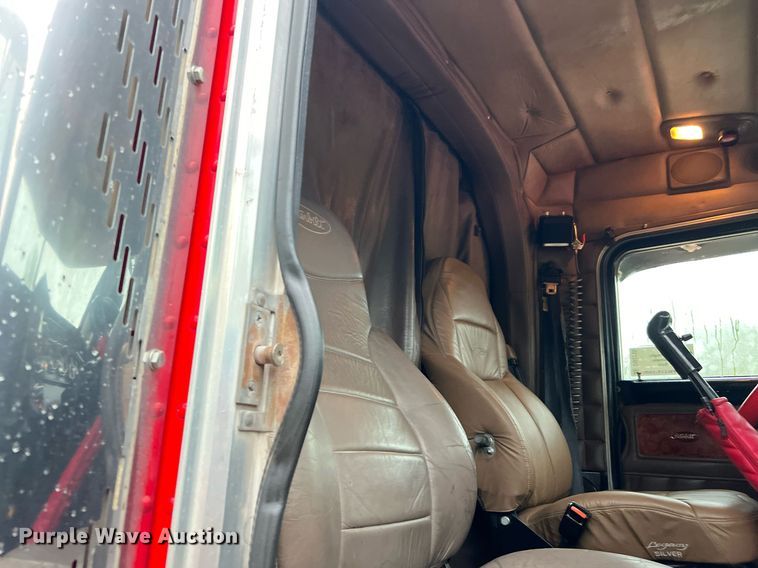 image for item DQ2255 2004 Peterbilt 379  semi truck