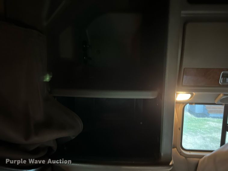 image for item DQ2255 2004 Peterbilt 379  semi truck