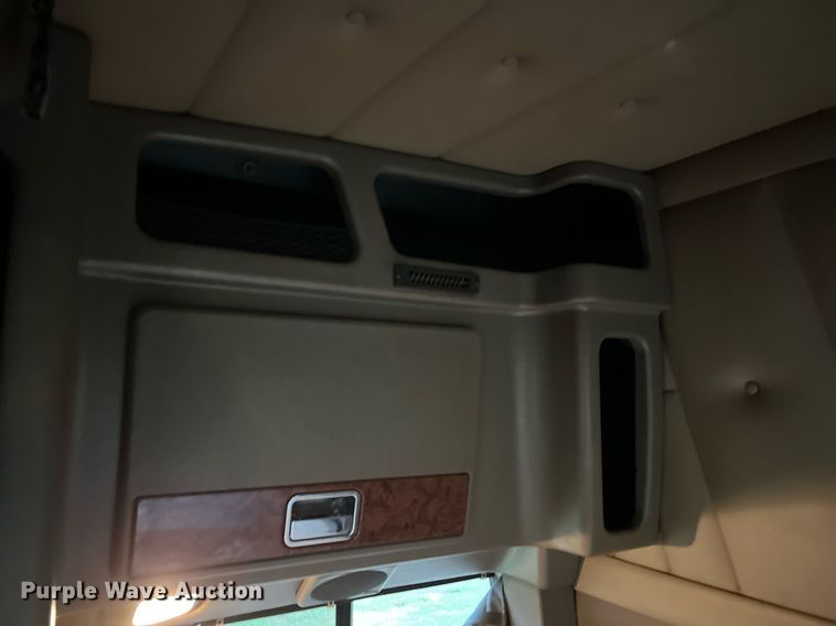 image for item DQ2255 2004 Peterbilt 379  semi truck