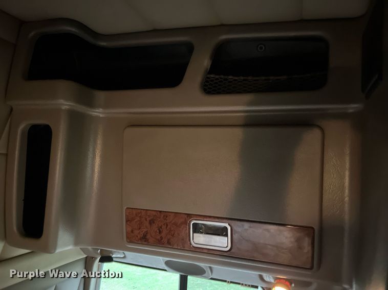 image for item DQ2255 2004 Peterbilt 379  semi truck