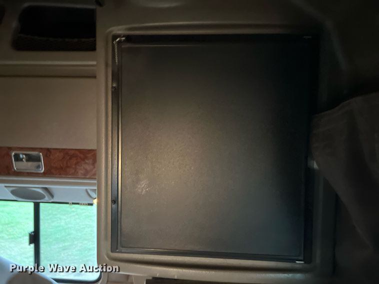 image for item DQ2255 2004 Peterbilt 379  semi truck