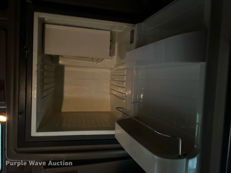 image for item DQ2255 2004 Peterbilt 379  semi truck