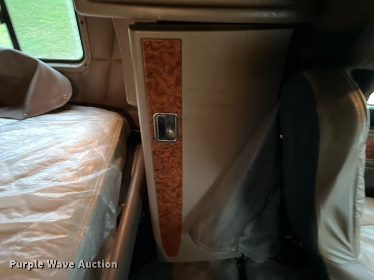 image for item DQ2255 2004 Peterbilt 379  semi truck