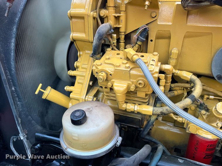 image for item DQ2255 2004 Peterbilt 379  semi truck