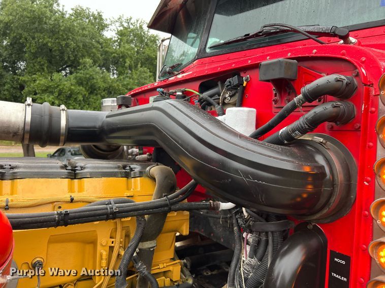 image for item DQ2255 2004 Peterbilt 379  semi truck