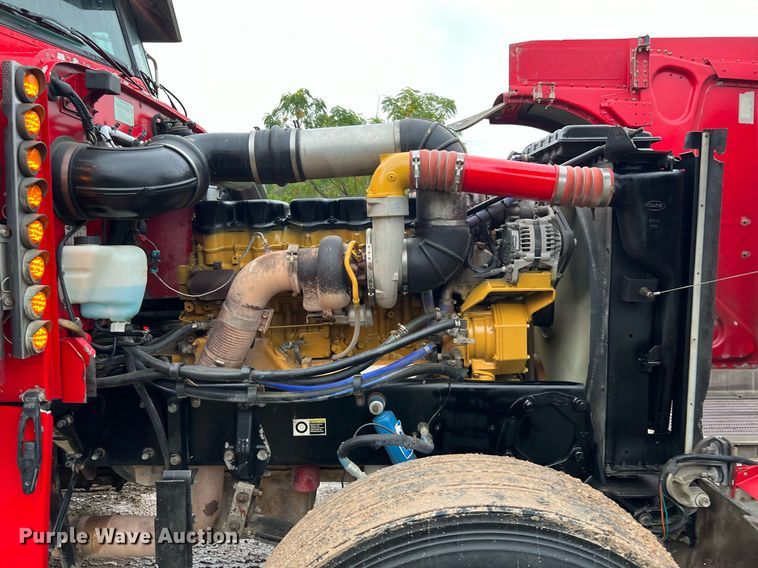 image for item DQ2255 2004 Peterbilt 379  semi truck