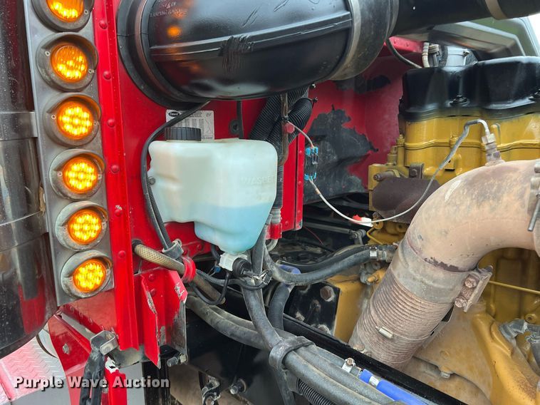 image for item DQ2255 2004 Peterbilt 379  semi truck