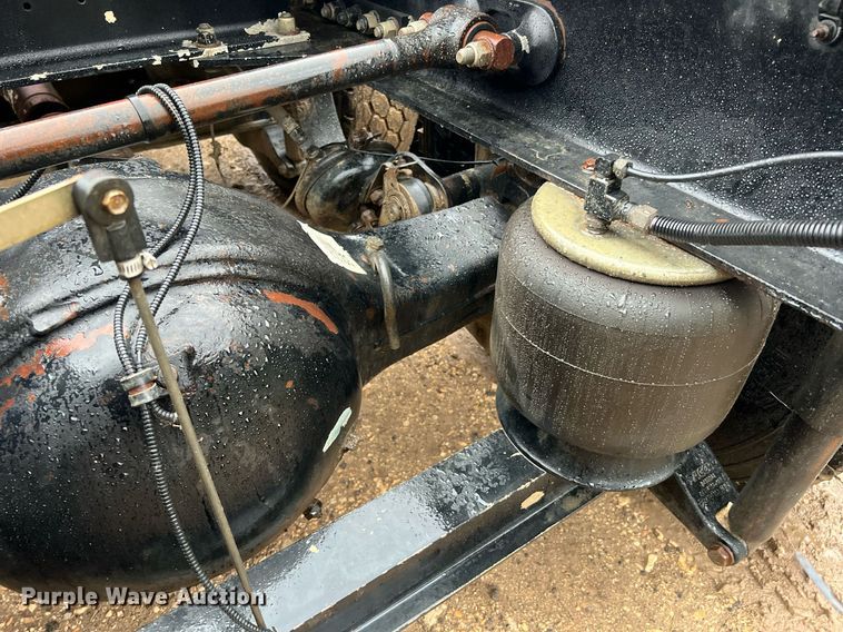 image for item DQ2255 2004 Peterbilt 379  semi truck