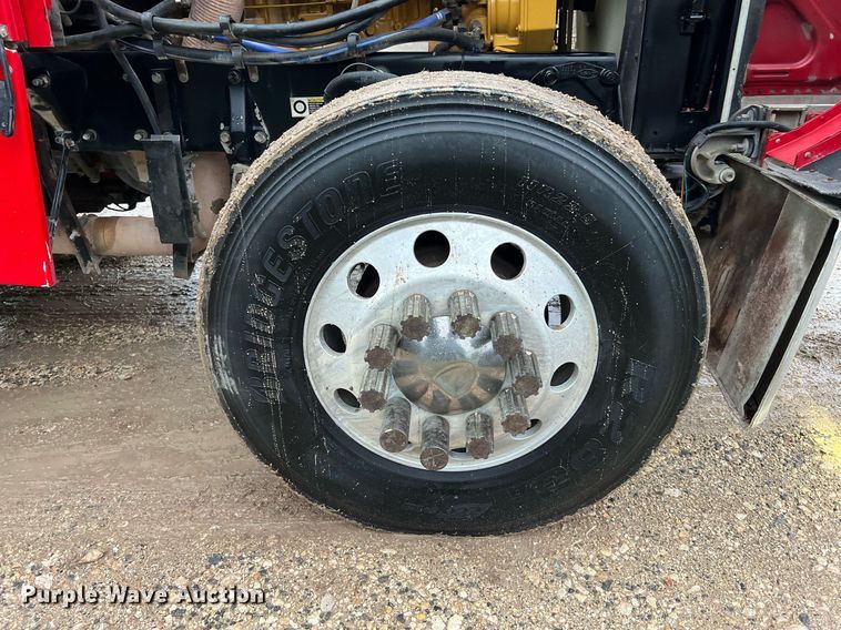 image for item DQ2255 2004 Peterbilt 379  semi truck