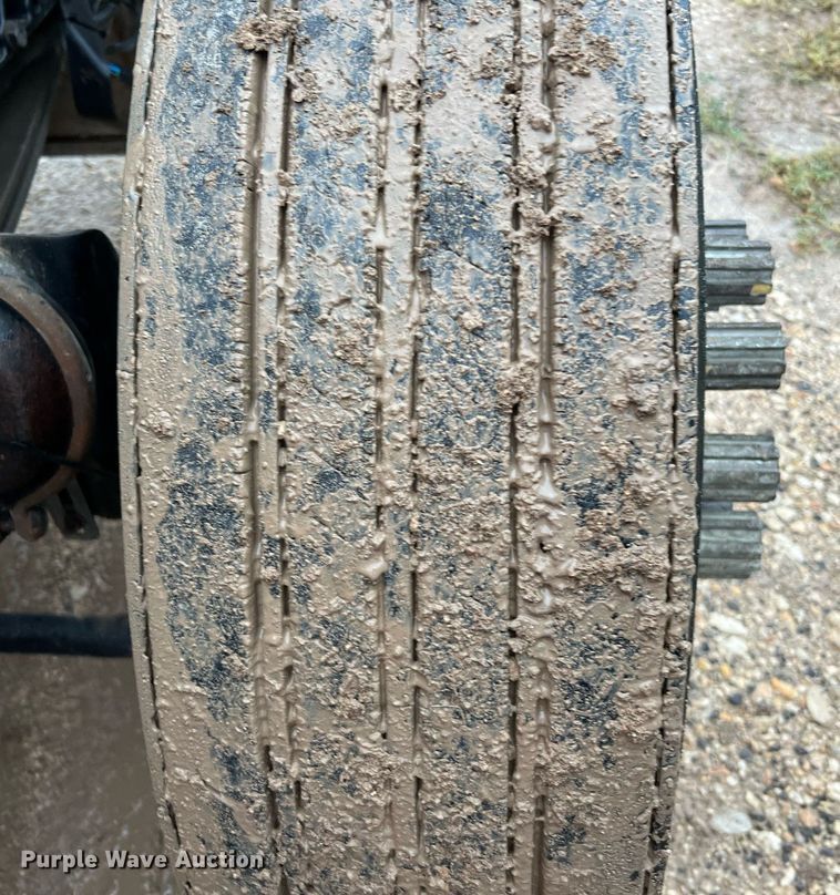 image for item DQ2255 2004 Peterbilt 379  semi truck