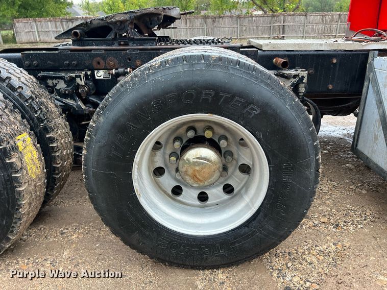 image for item DQ2255 2004 Peterbilt 379  semi truck