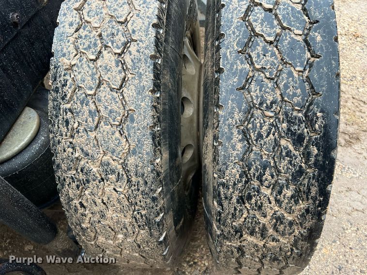 image for item DQ2255 2004 Peterbilt 379  semi truck