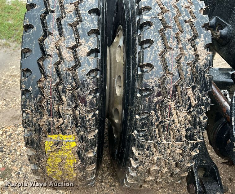 image for item DQ2255 2004 Peterbilt 379  semi truck