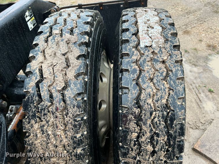 image for item DQ2255 2004 Peterbilt 379  semi truck