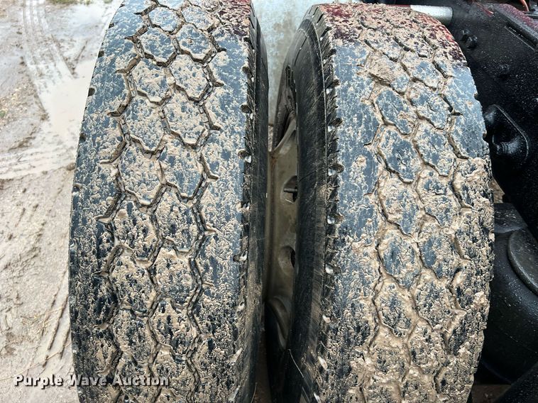 image for item DQ2255 2004 Peterbilt 379  semi truck