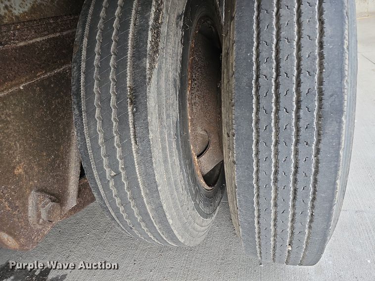 image for item DS5667 1986 Great Dane 7730TDAR1-F 48  dry van trailer