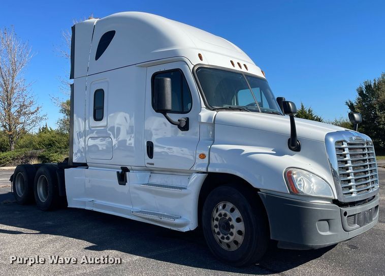 image for item GG9759 2015 Freightliner Cascadia Evolution 125  semi truck