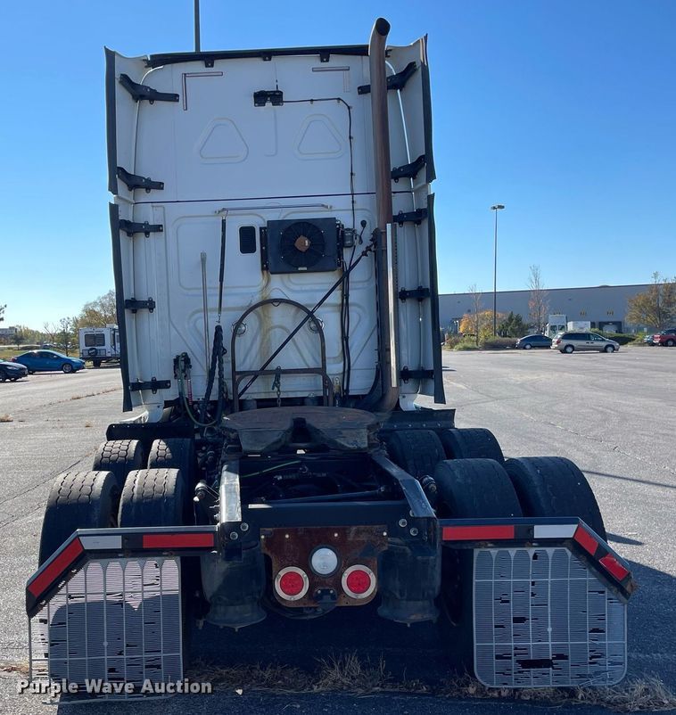 image for item GG9759 2015 Freightliner Cascadia Evolution 125  semi truck