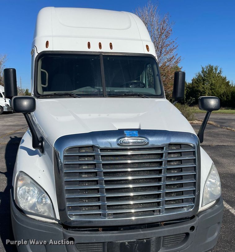 image for item GG9759 2015 Freightliner Cascadia Evolution 125  semi truck