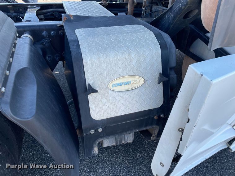 image for item GG9759 2015 Freightliner Cascadia Evolution 125  semi truck