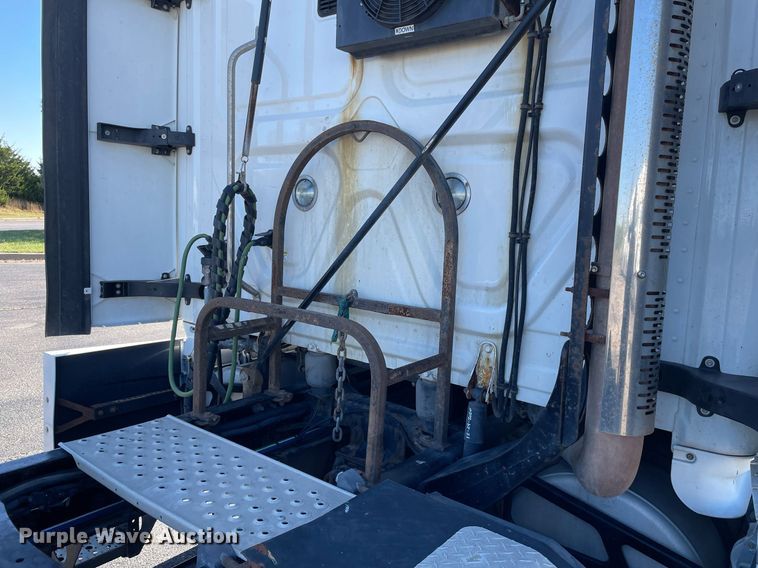 image for item GG9759 2015 Freightliner Cascadia Evolution 125  semi truck