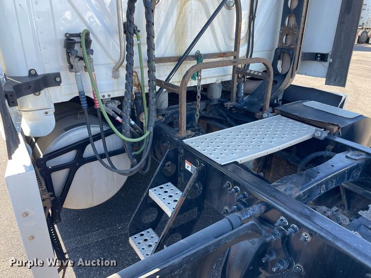 image for item GG9759 2015 Freightliner Cascadia Evolution 125  semi truck