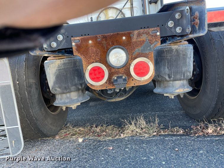 image for item GG9759 2015 Freightliner Cascadia Evolution 125  semi truck