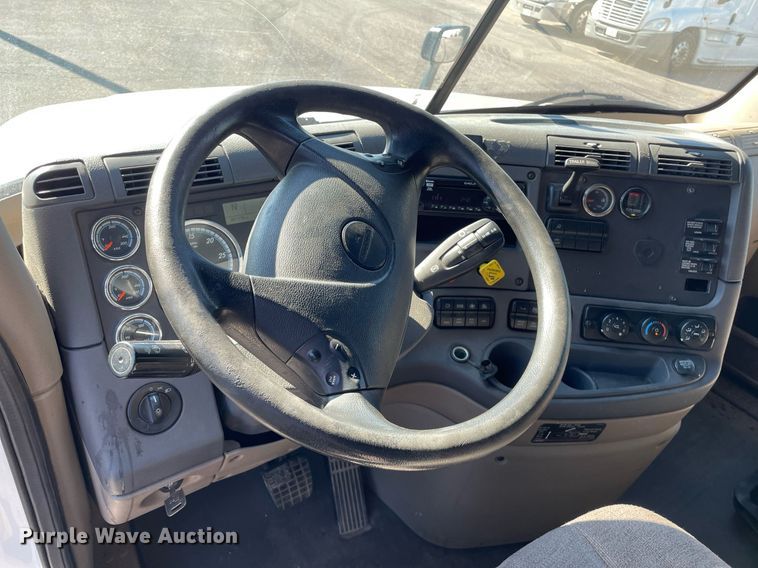 image for item GG9759 2015 Freightliner Cascadia Evolution 125  semi truck