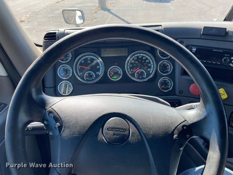 image for item GG9759 2015 Freightliner Cascadia Evolution 125  semi truck