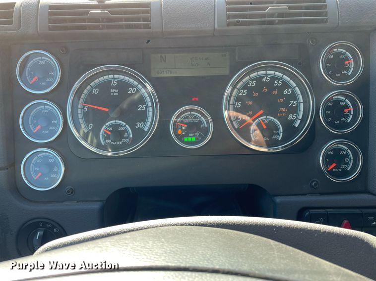 image for item GG9759 2015 Freightliner Cascadia Evolution 125  semi truck