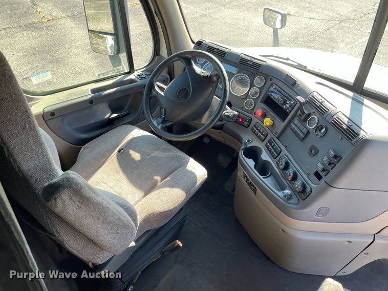 image for item GG9759 2015 Freightliner Cascadia Evolution 125  semi truck