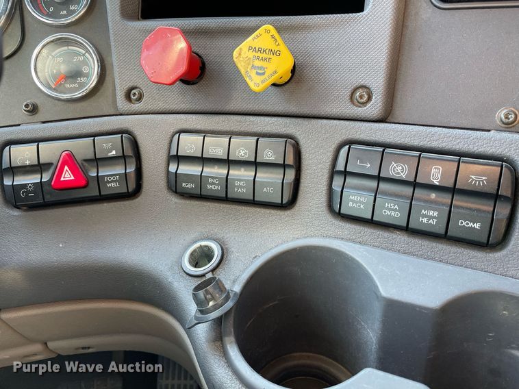 image for item GG9759 2015 Freightliner Cascadia Evolution 125  semi truck