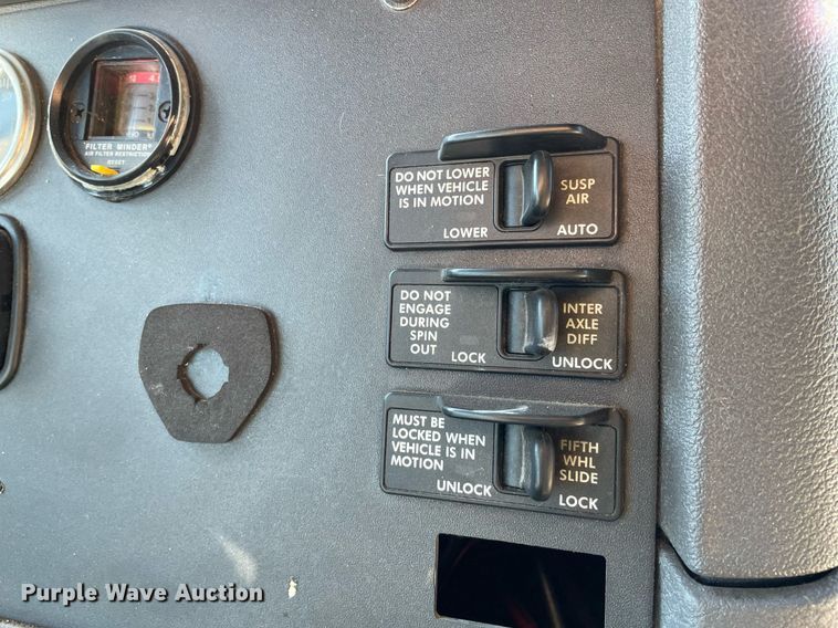 image for item GG9759 2015 Freightliner Cascadia Evolution 125  semi truck