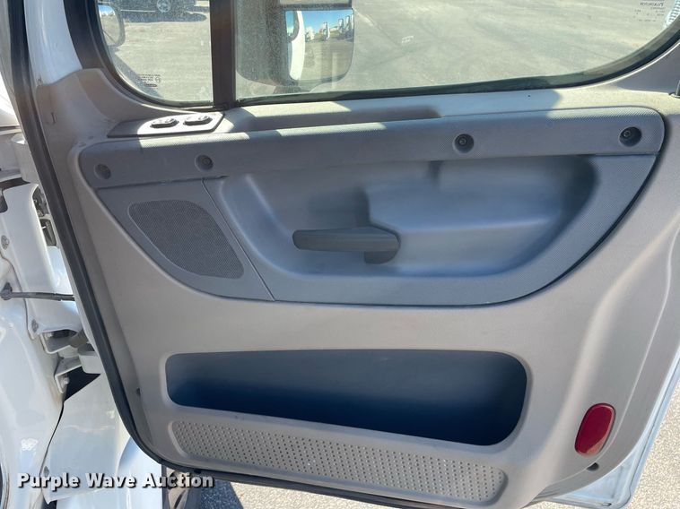 image for item GG9759 2015 Freightliner Cascadia Evolution 125  semi truck