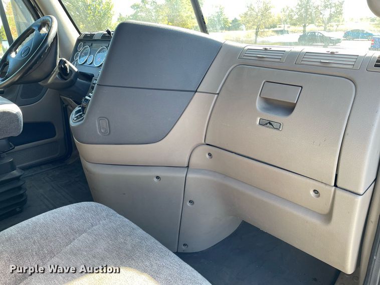 image for item GG9759 2015 Freightliner Cascadia Evolution 125  semi truck