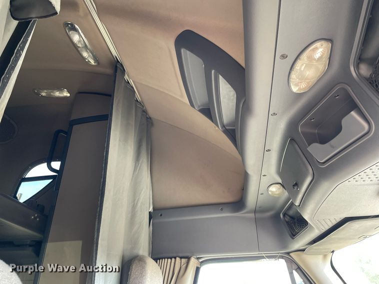 image for item GG9759 2015 Freightliner Cascadia Evolution 125  semi truck