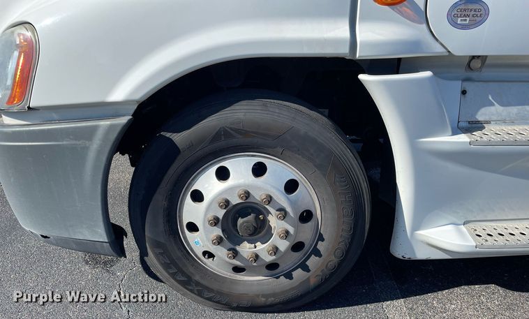 image for item GG9759 2015 Freightliner Cascadia Evolution 125  semi truck