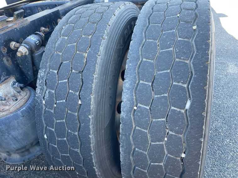 image for item GG9759 2015 Freightliner Cascadia Evolution 125  semi truck