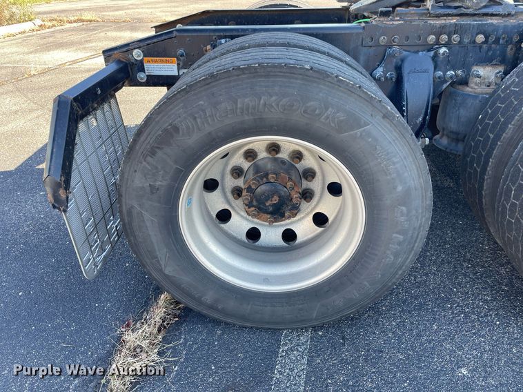 image for item GG9759 2015 Freightliner Cascadia Evolution 125  semi truck