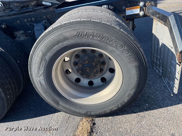 image for item GG9759 2015 Freightliner Cascadia Evolution 125  semi truck