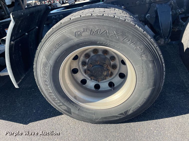 image for item GG9759 2015 Freightliner Cascadia Evolution 125  semi truck