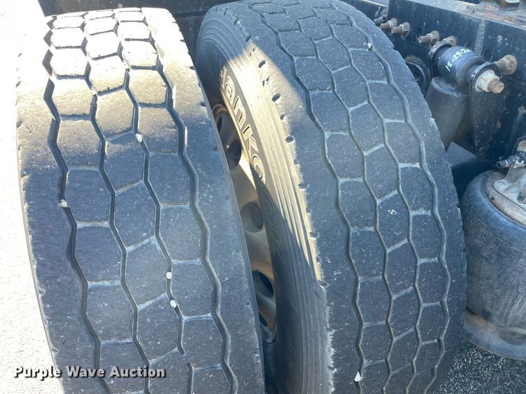 image for item GG9759 2015 Freightliner Cascadia Evolution 125  semi truck