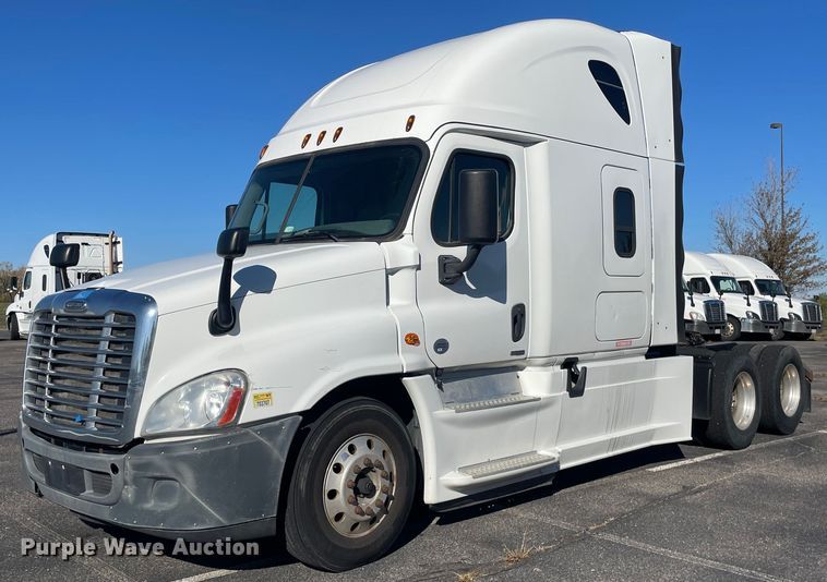 image for item GG9760 2016 Freightliner Cascadia Evolution 125  semi truck