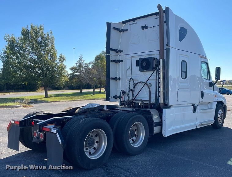 image for item GG9760 2016 Freightliner Cascadia Evolution 125  semi truck