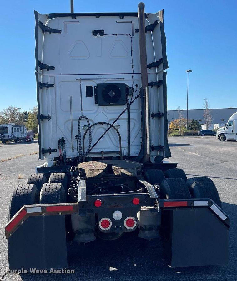 image for item GG9760 2016 Freightliner Cascadia Evolution 125  semi truck