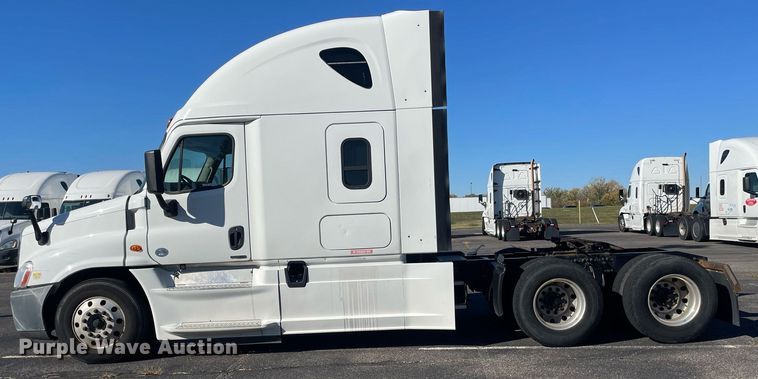 image for item GG9760 2016 Freightliner Cascadia Evolution 125  semi truck